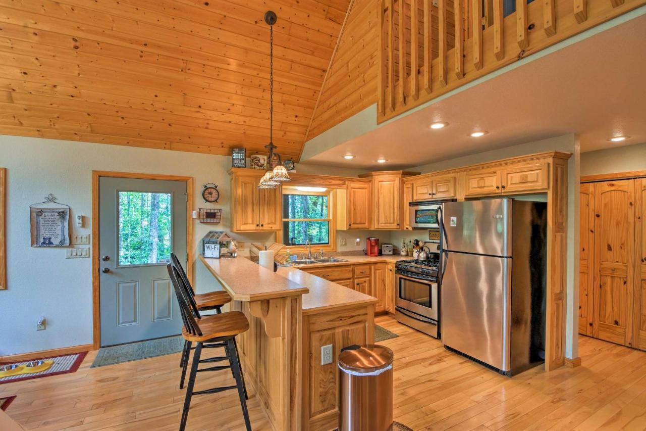 Andrews Cabin With Deck, Grill, Fire Pit And Game Room Buitenkant foto